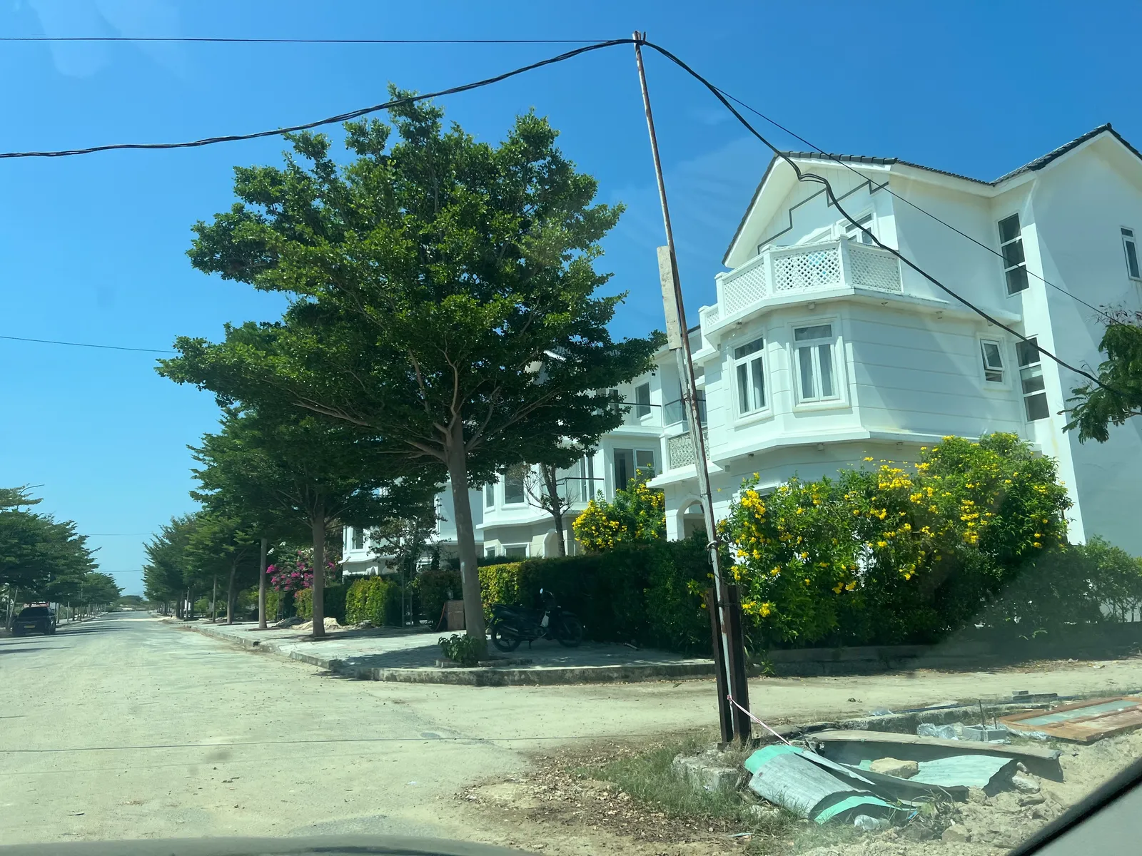 Khu biệt thự hoàn thiện giai đoạn trước tại MHDI Cam Ranh — nơi đặt văn phòng ban quản lý dự án, tháng 7/2026