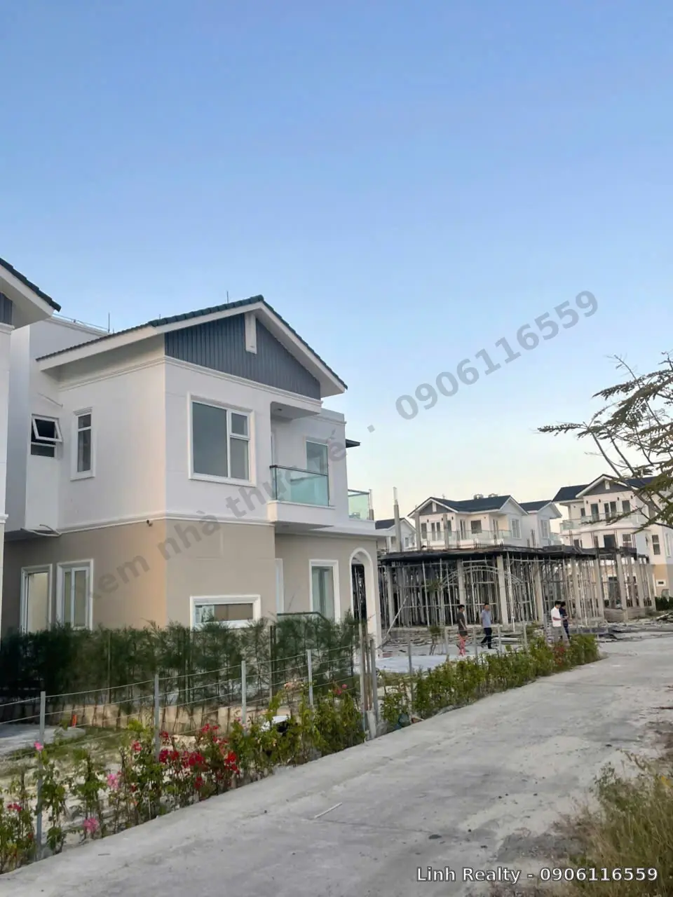 Tiến độ thi công biệt thự MHDI Cam Ranh – dãy biệt thự và đường nội khu